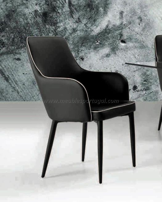 Chaise en cuir noir surpiqures blanche