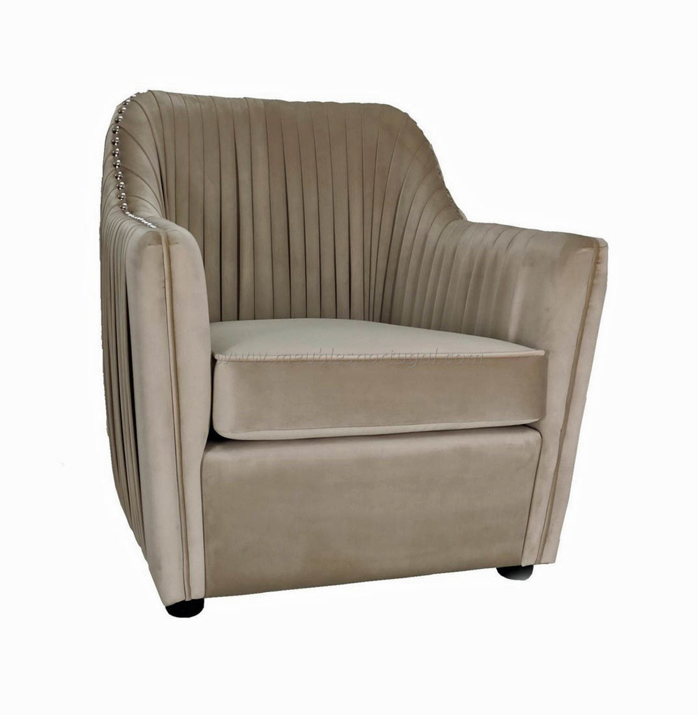 Fauteuil blanc de salon avec surpiqures