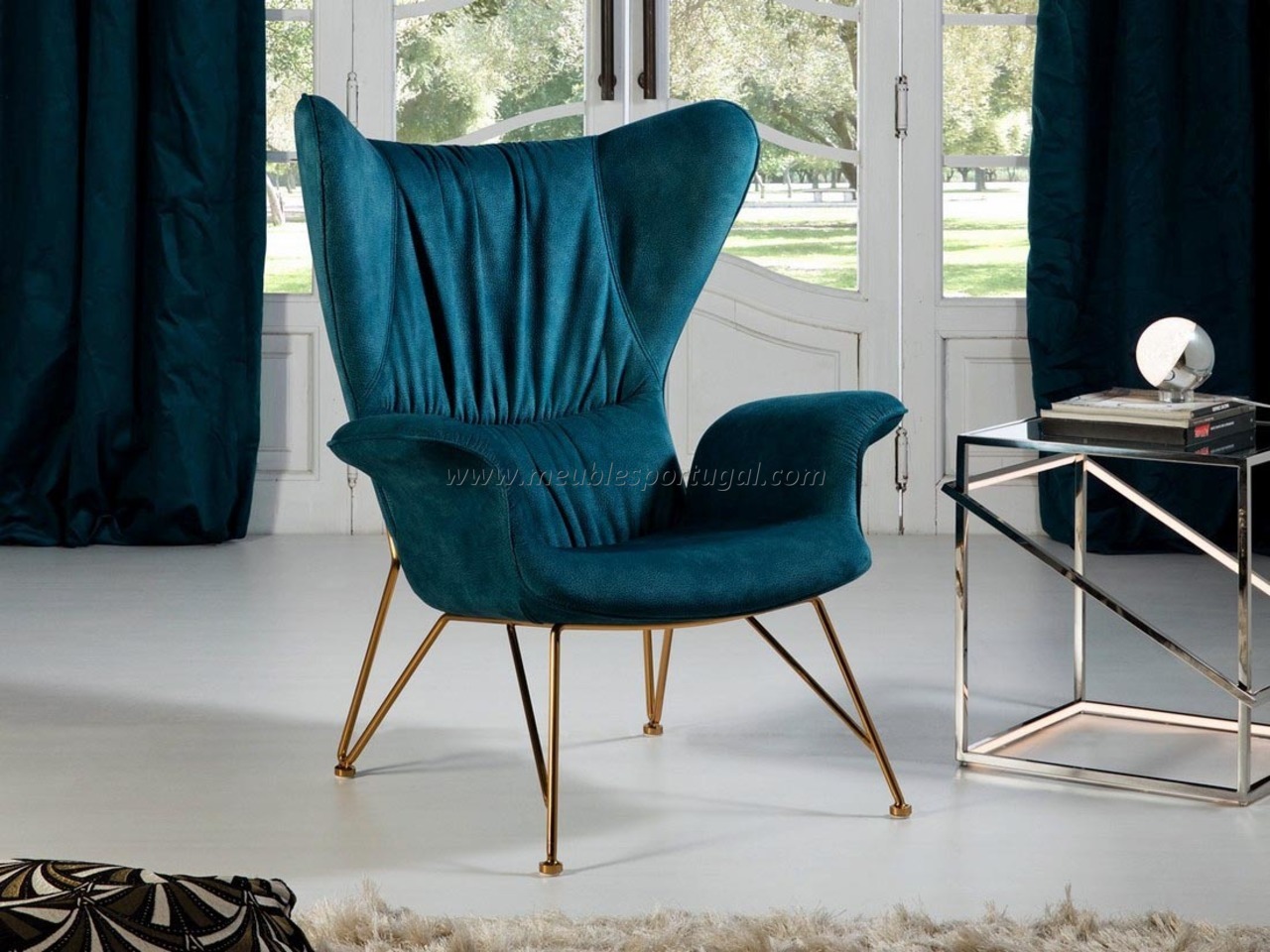 Fauteuil bleu et laiton