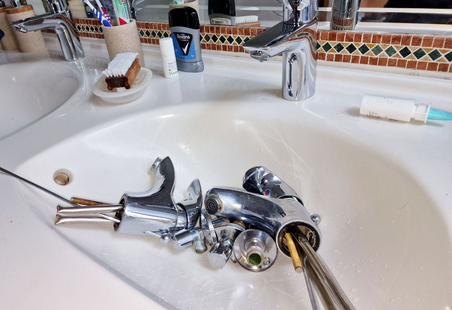 Remplacement-robinet-lavabo-evier