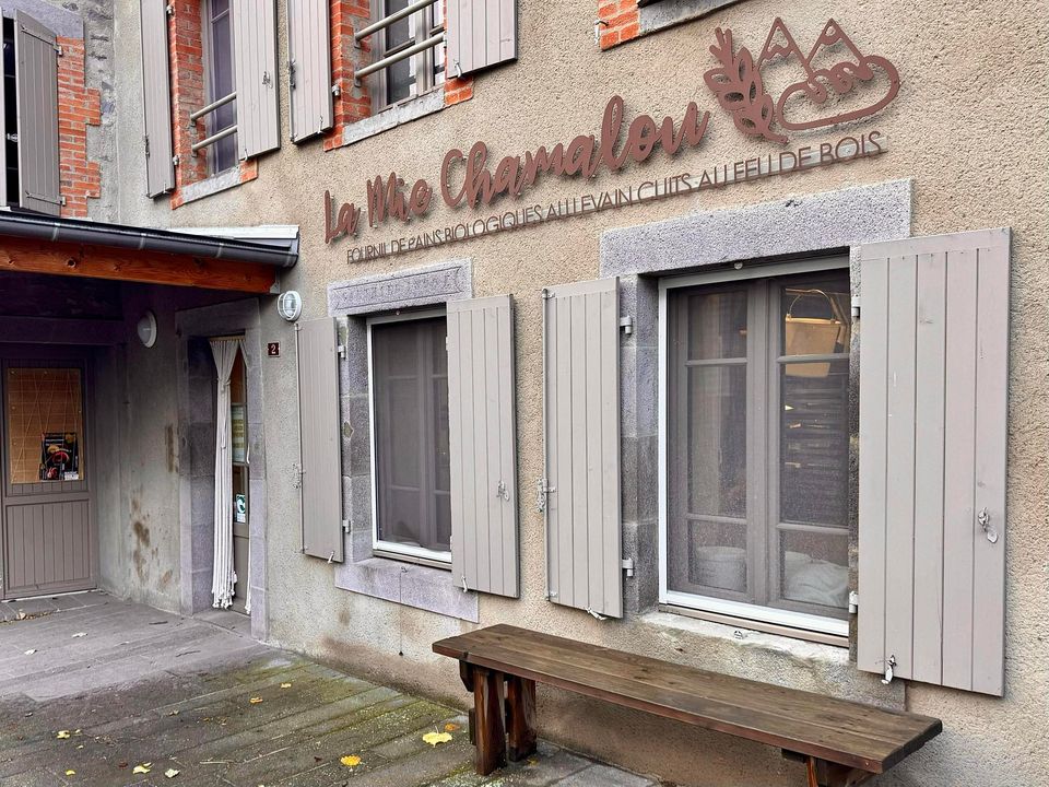 Le fournil de La Mie Chamalou à Chalinargues sous la neige