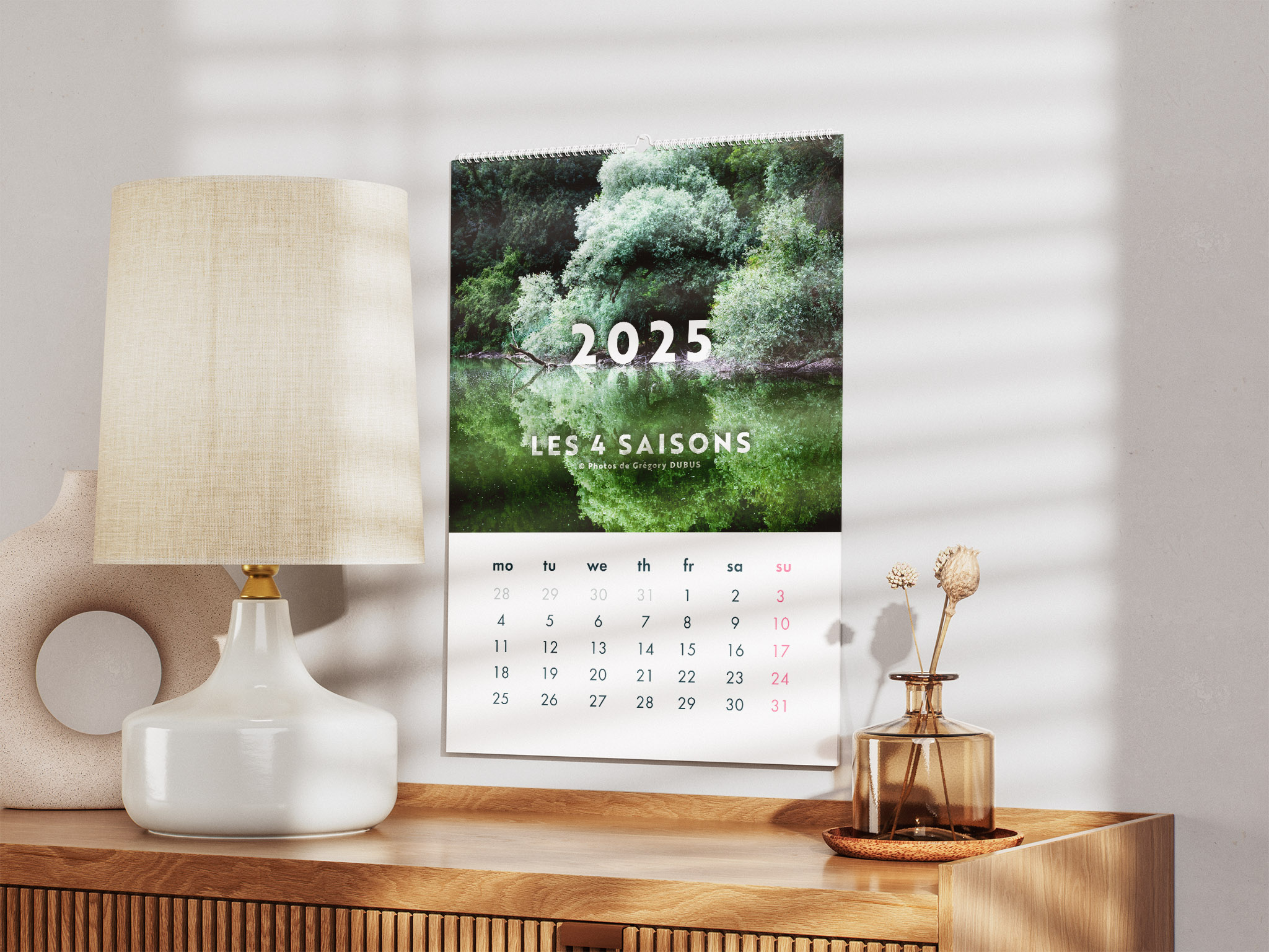 Free wall calendar mockup 2 copie