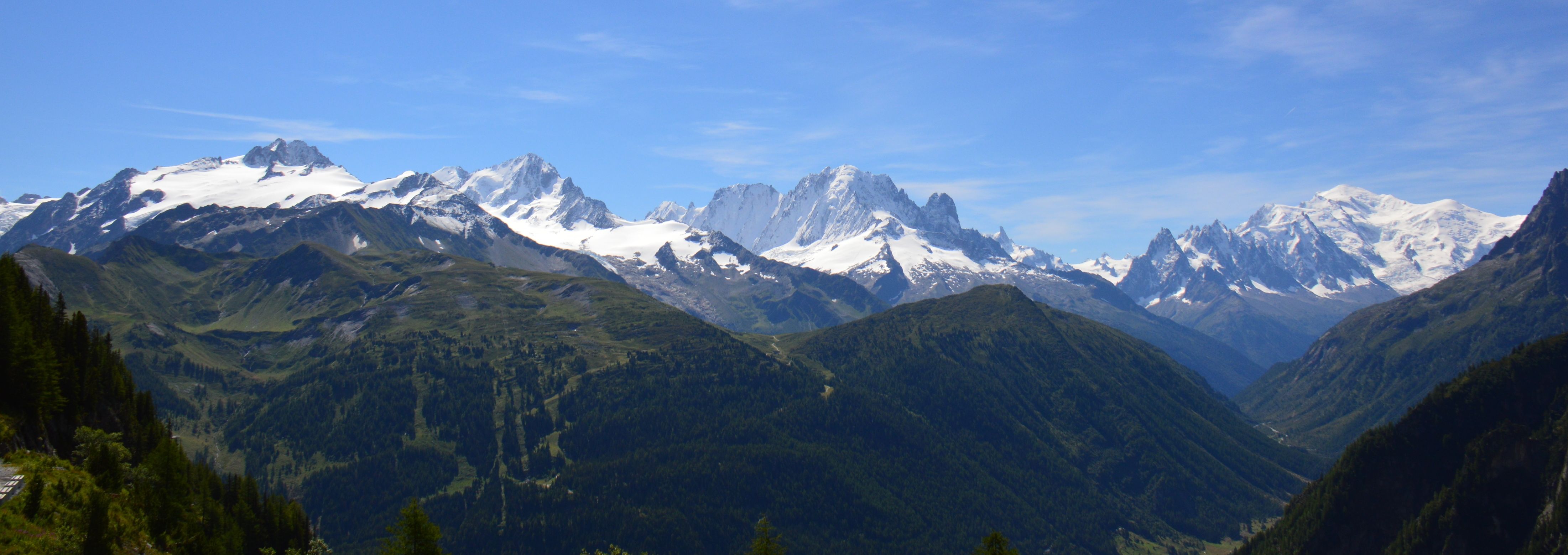 Panorama du massif du Mont-Blanc depuis l'Aiguille du Tour jusqu'au Mont-Blanc / Photos Mont-Blanc dans les Alpes françaises