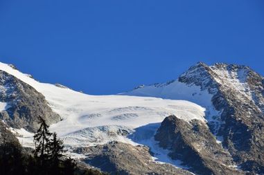 Gros plan des Dômes de Miage dans le massif du Mont-Blanc