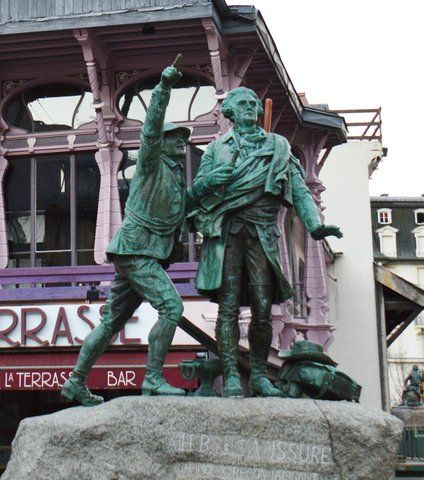 Statue de Jacques Balmat et Horace-Bénédict de Saussure à Chamonix
