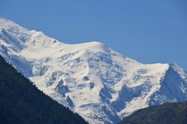 Dôme du Goûter (4304 m.) et Aiguille du Goûter (3863 m.) dans le massif du Mont-Blanc