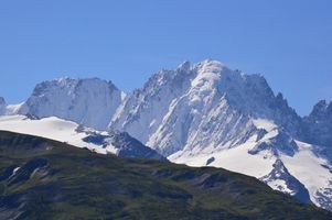 Les Droites et l'Aiguille Verte dans le massif du Mont-Blanc depuis le barrage d'Emosson