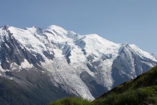 Mont-Blanc du Tacul, Mont Maudit, Mont-Blanc, Dôme du Goûter, Aiguille du Goûter et Aiguille de Bionnassay dans le massif du Mont-Blanc