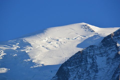 Gros plan sur la Pointe Bayeux (Dôme du Goûter) dans le massif du Mont-Blanc