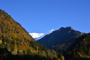 Dôme du Goûter et Aiguille de Bionnassay dans le massif du Mont-Blanc depuis la vallée des Contamines- Montjoie