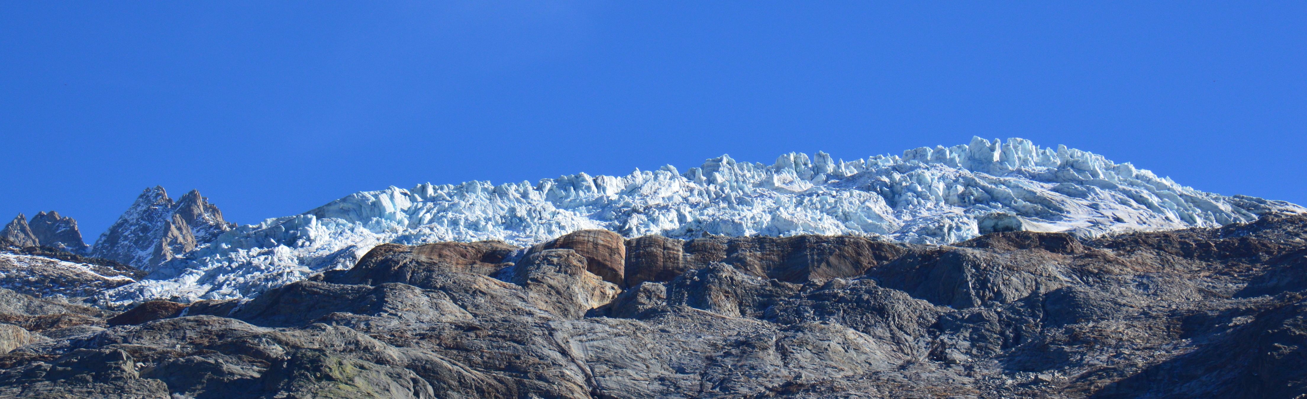 Front glaciaire du glacier du Tour (2150 m.) dans le massif du Mont-Blanc
