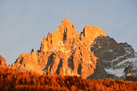 Aiguille des Grands Charmoz dans le massif du Mont-Blanc