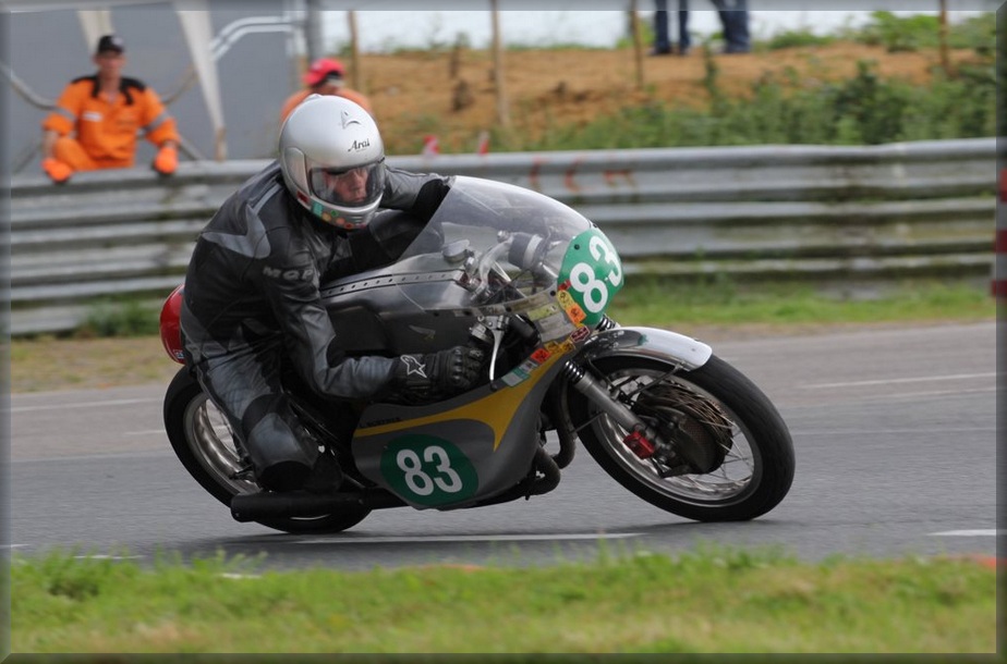 Moto83