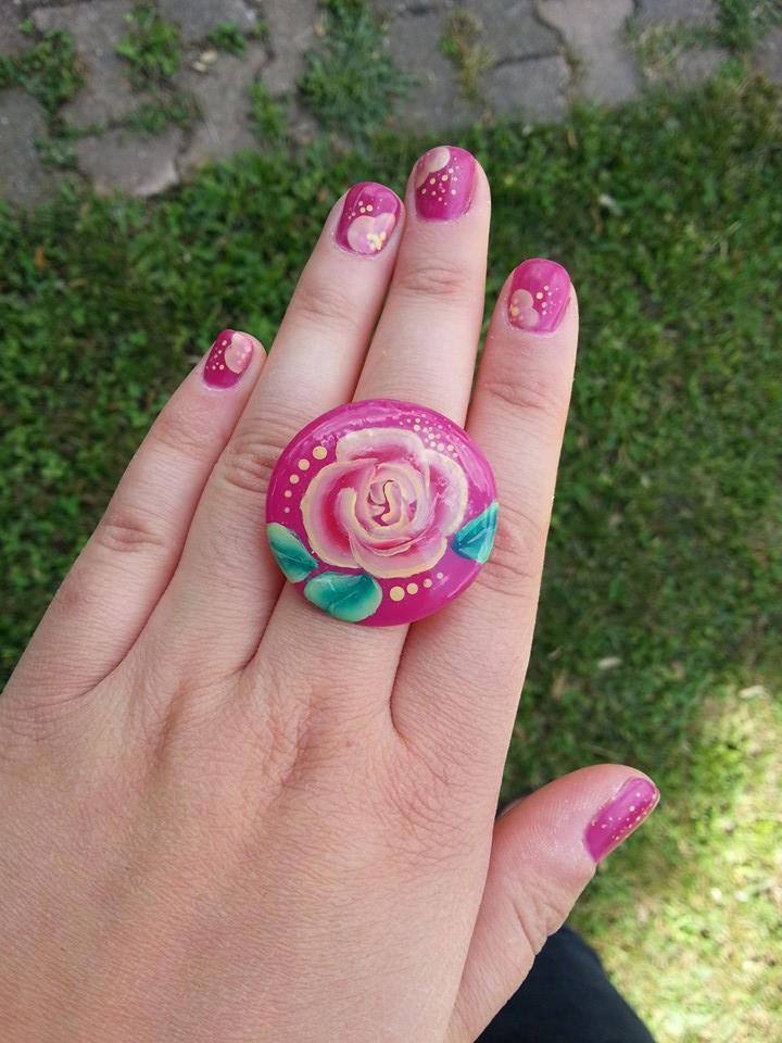 Bague one stroke rose cardinal et manucure assortie