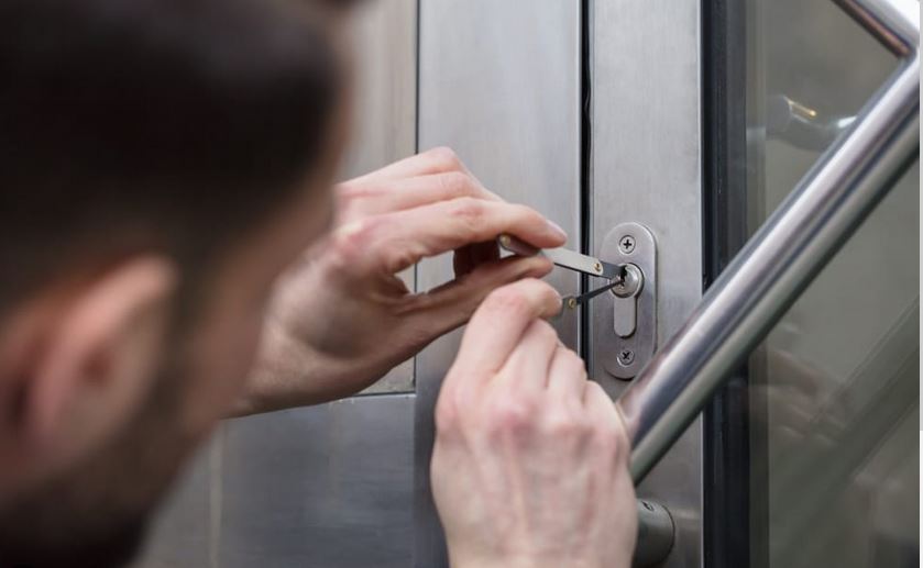open lockdoor Nice