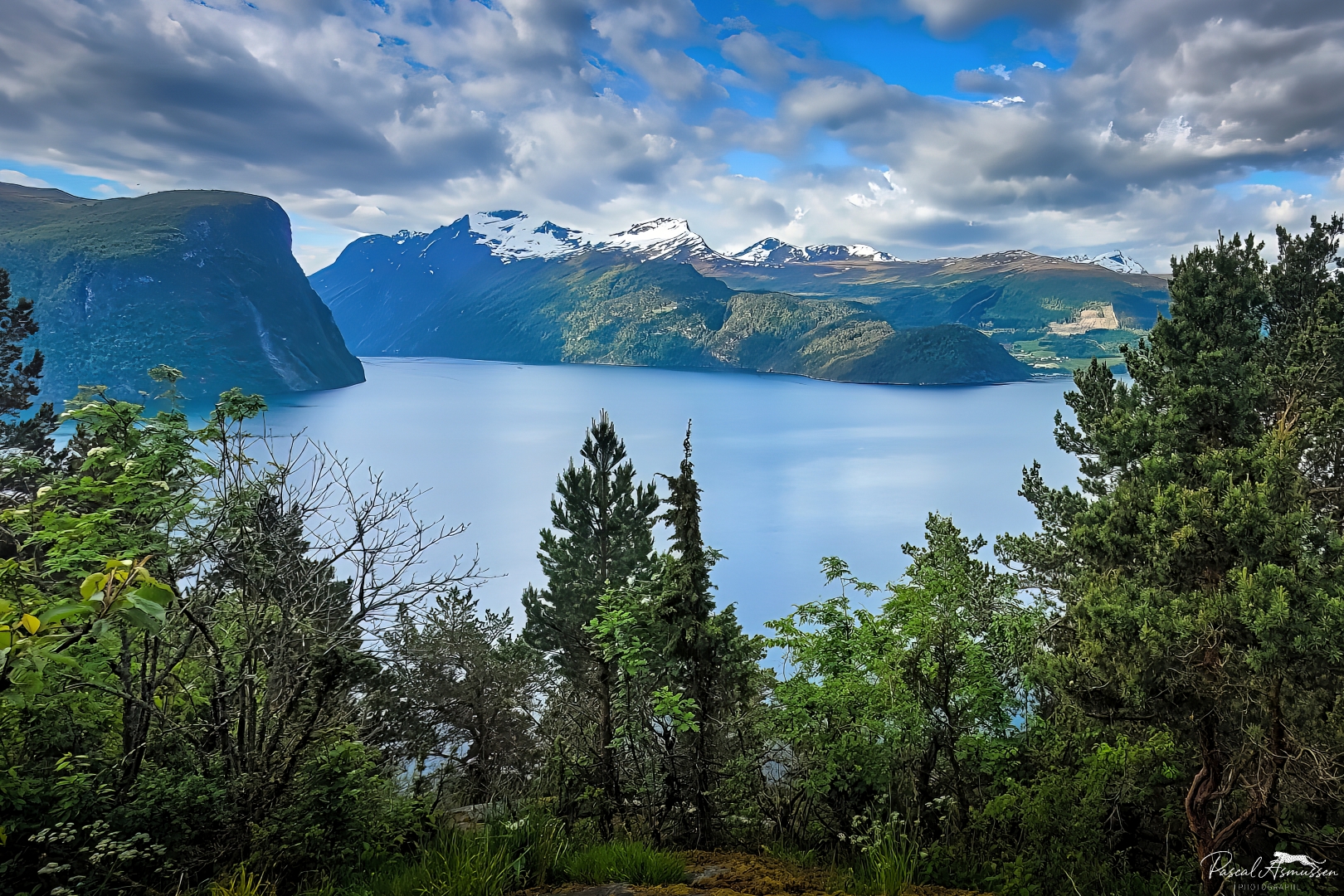 Vue sur le storfjord stordal norvege grande 