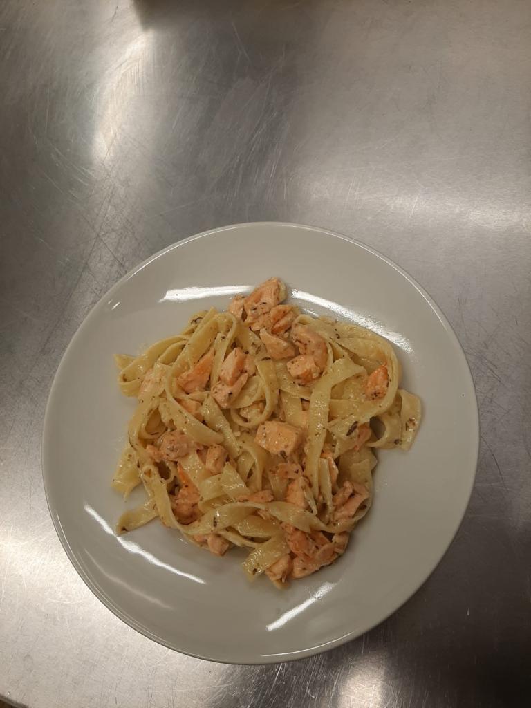 Tgliatelle-au-Saumon-Chez-Grand-mere-Le-Perthus