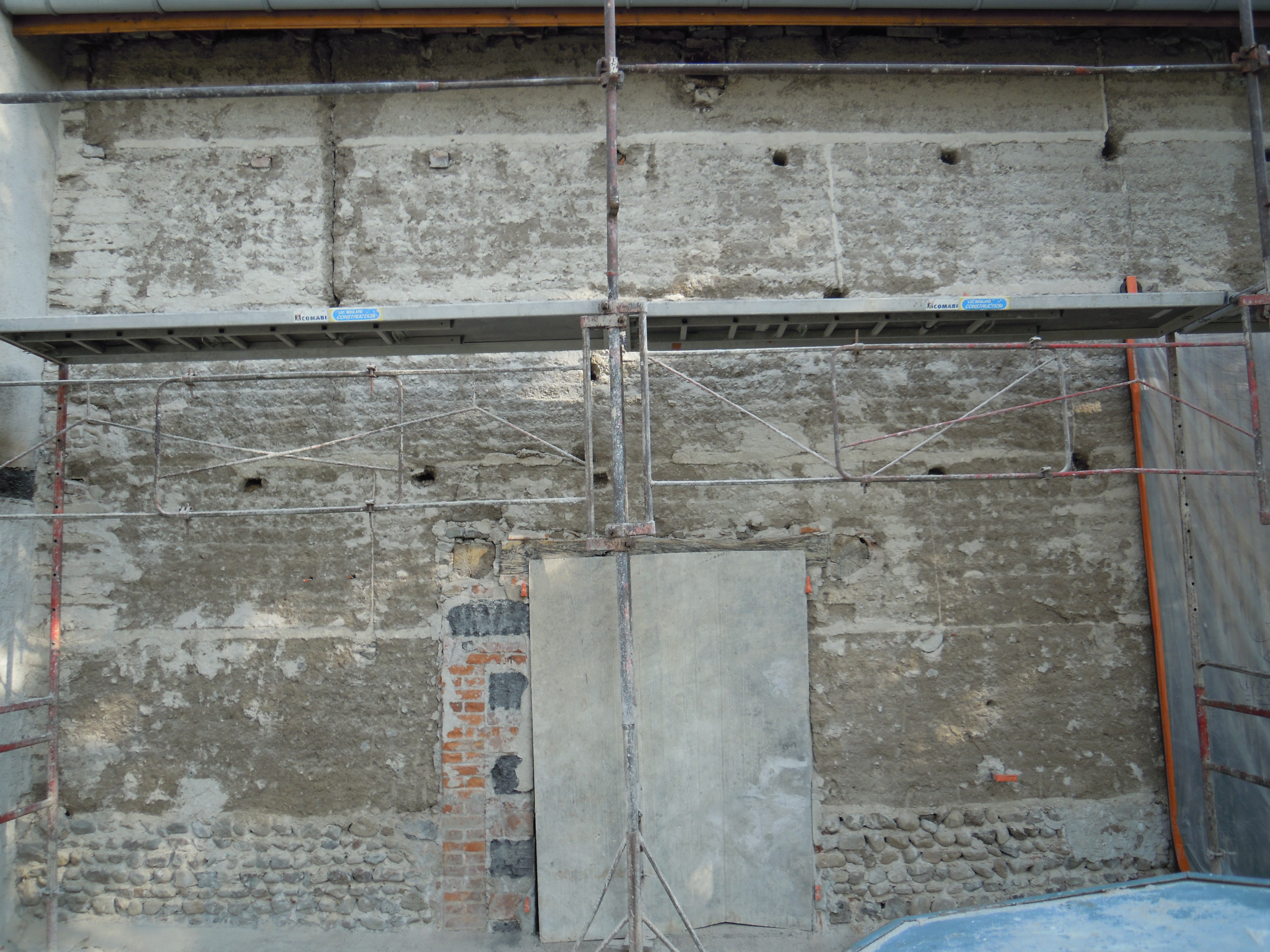 Acade-restauration-de-mur-en-pise-2-