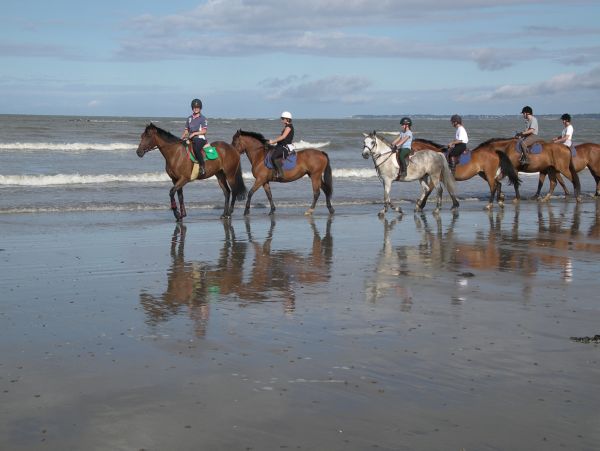 Randonnee bord de mer avec le centre equestre huchepie 127