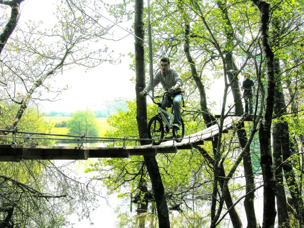 Traversee a velo dans les airs 152