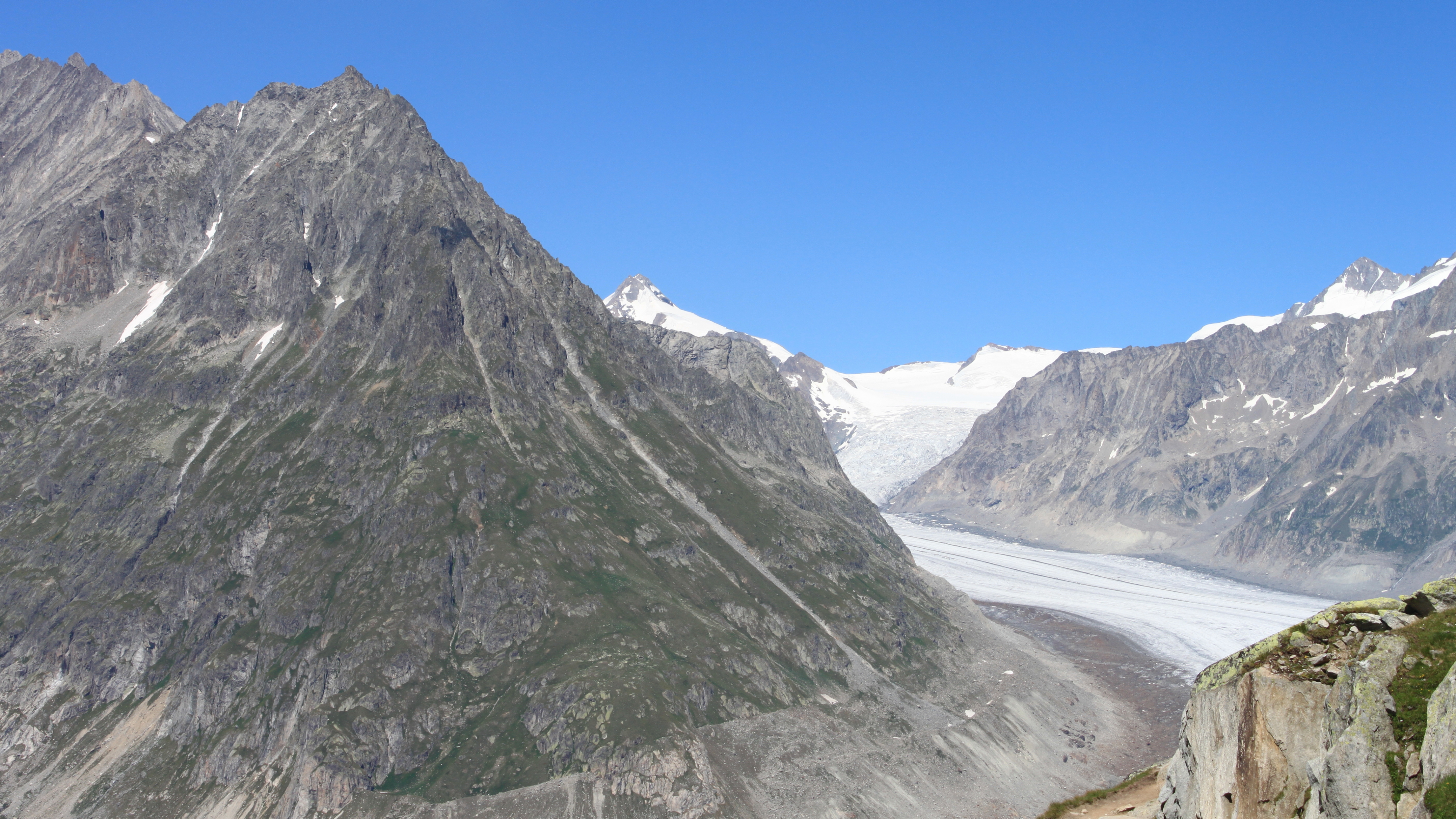 Randonnée au glacier d'Aletsch dans les Alpes suisses