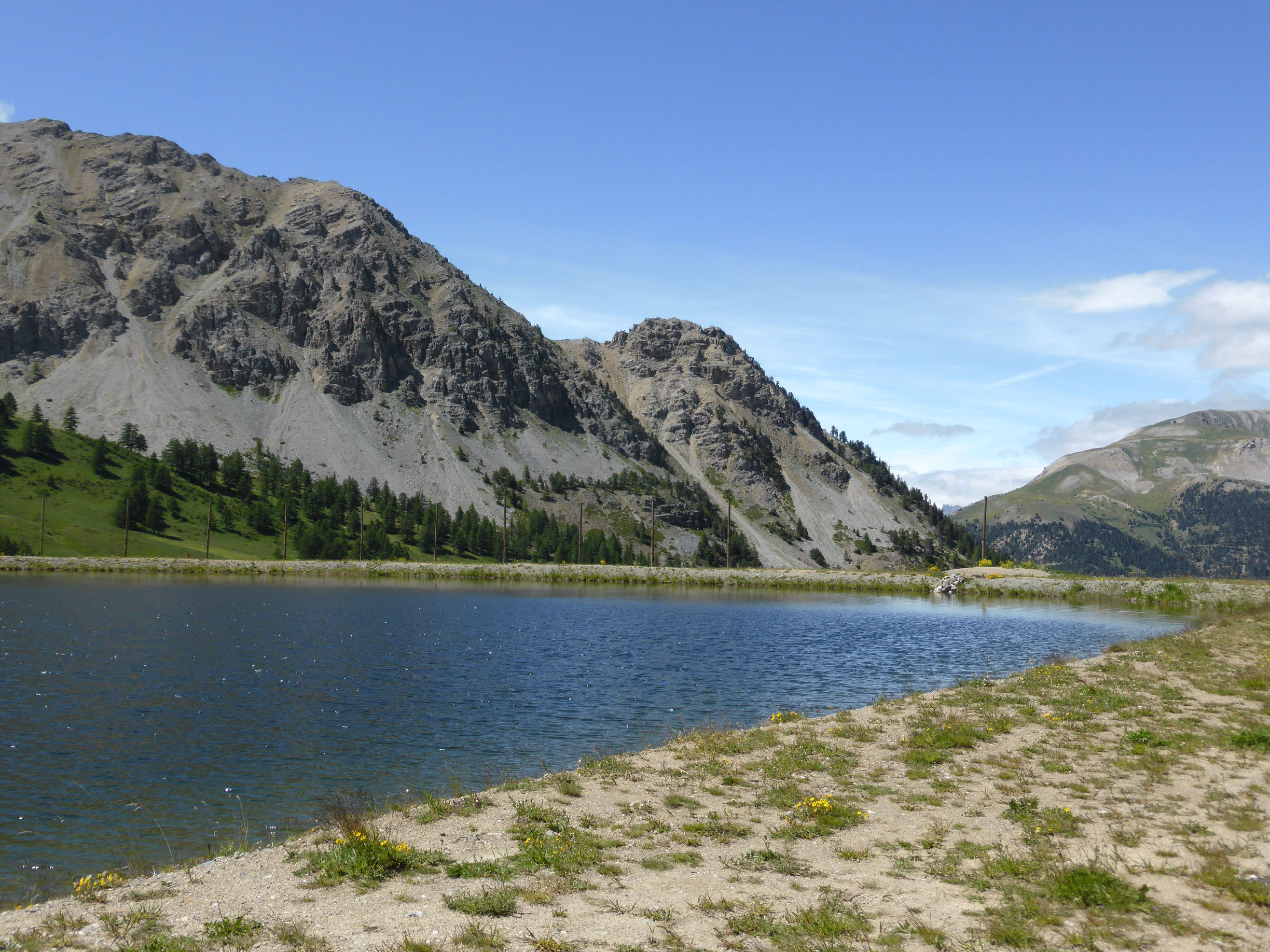 Le lac des anges entre les chalmettes et les gondrans