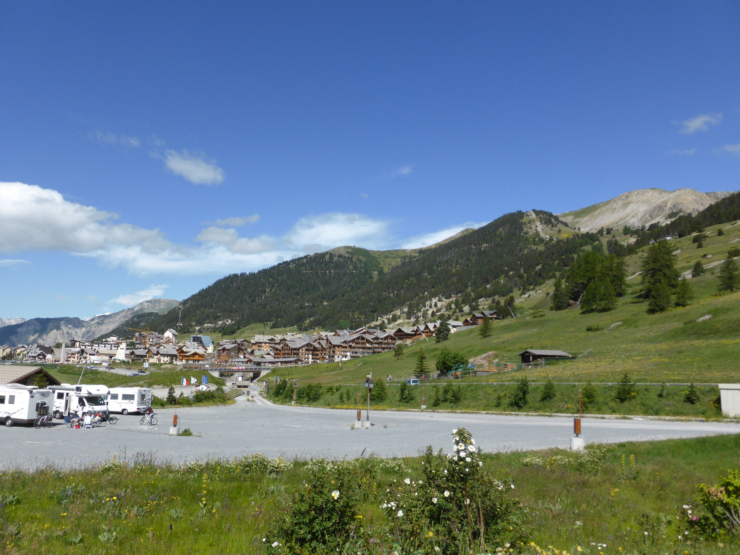 Le village vu de la frontiere italienne