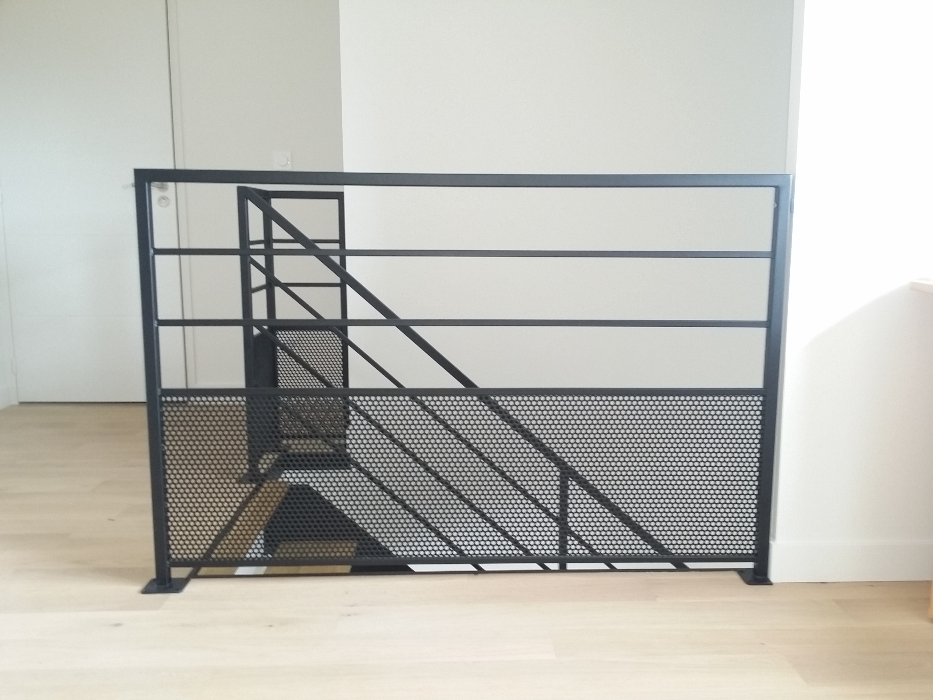 Garde-corps soubassement tôle découpée