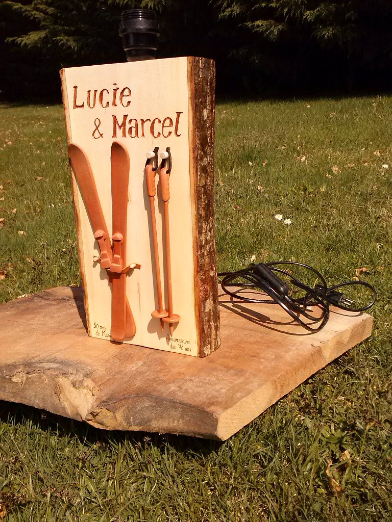 Lampe en bois sur mesure sur le thème du ski, cadeau original personnalisé d'anniversaire