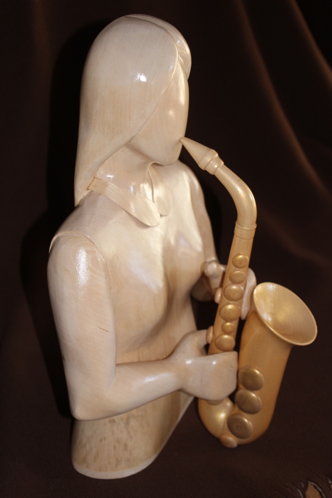 Sculpture la saxophoniste 3