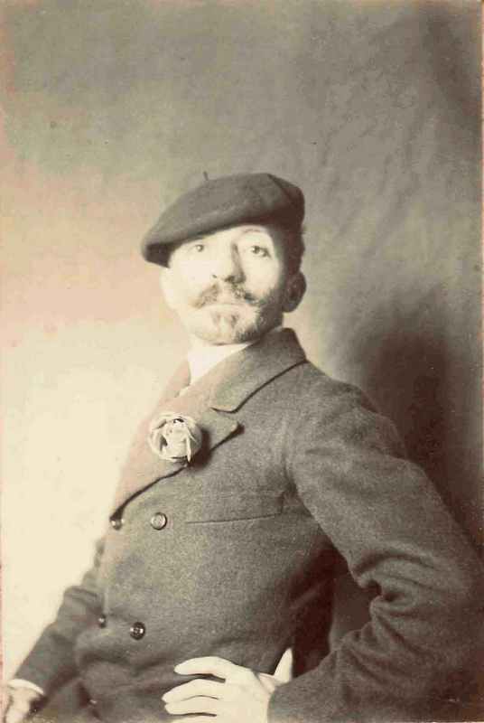 Loti avec beret basque