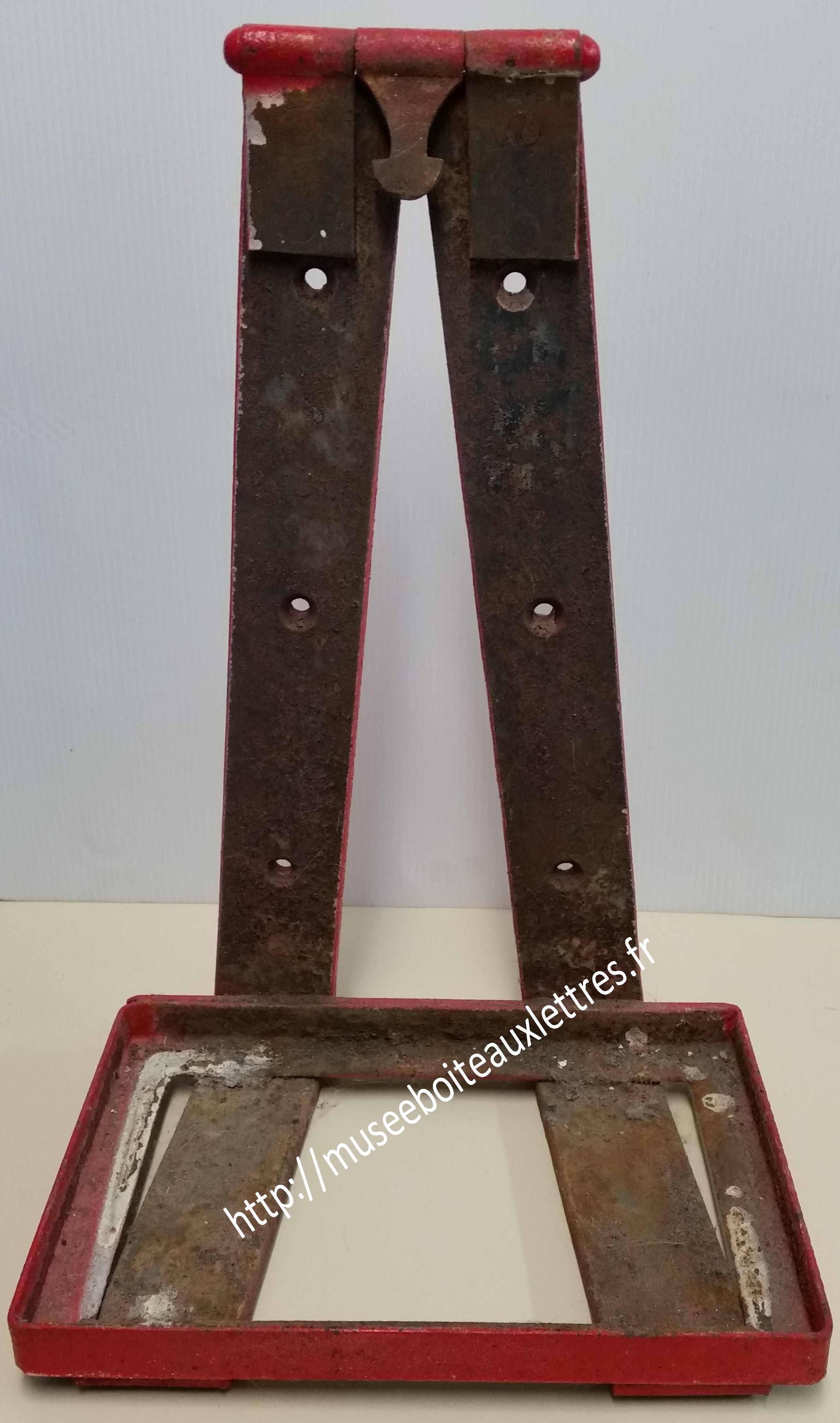 support de boite à lettres PTT mobile Foulon   poste automobile rurale (PAR)
