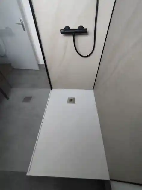16 installation de bac de douche avec des panneaux muraux a bouguenais