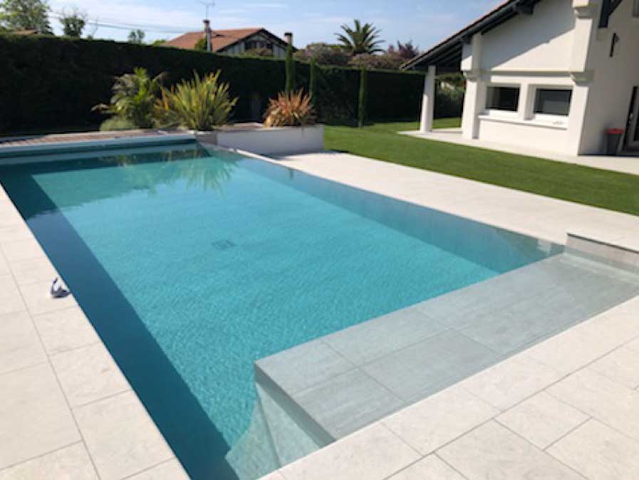 Piscine beton construction