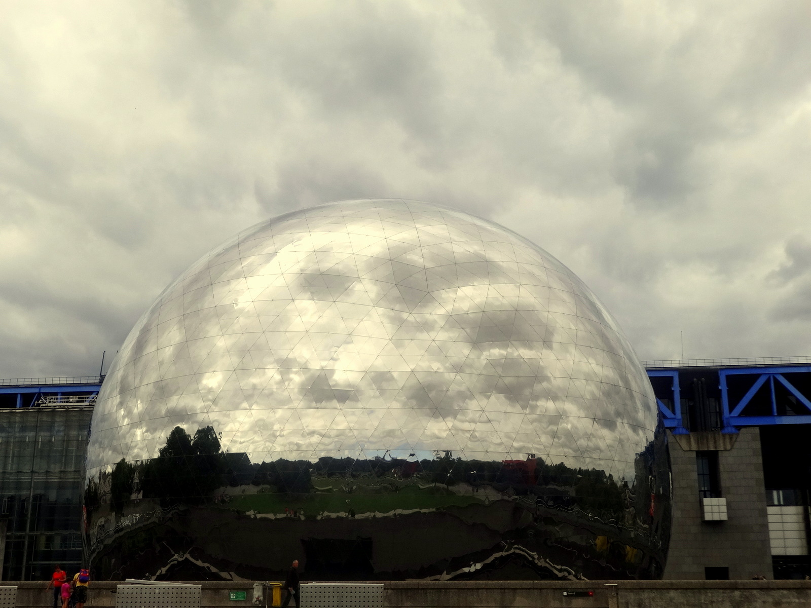 La Géode et les nuages de Paris