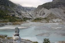 Eaux de fonte du glacier de Mont-Miné dans les Alpes suisses / Photos de Suisse