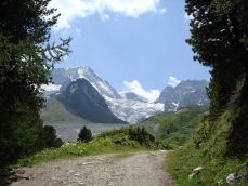 Montée en direction du Pas de Chèvres dans les Alpes valaisannes