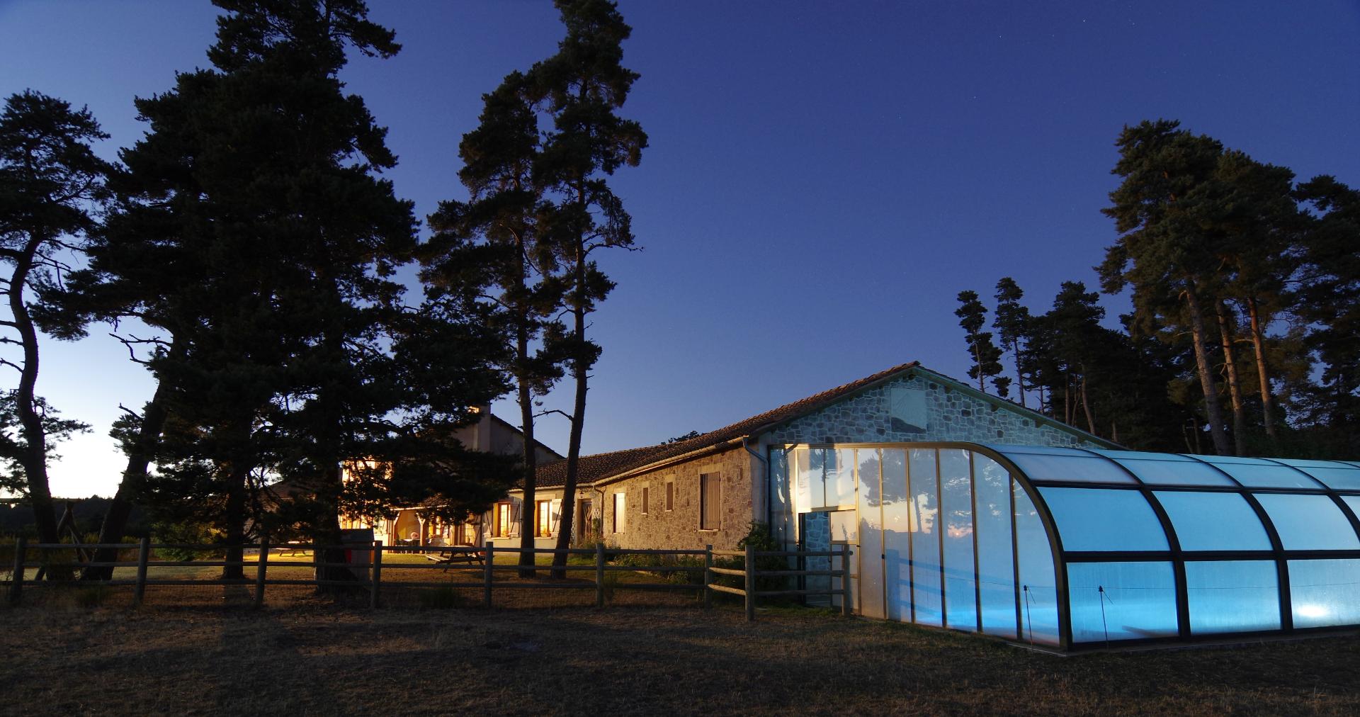 Les volpilieres de nuit avec piscine
