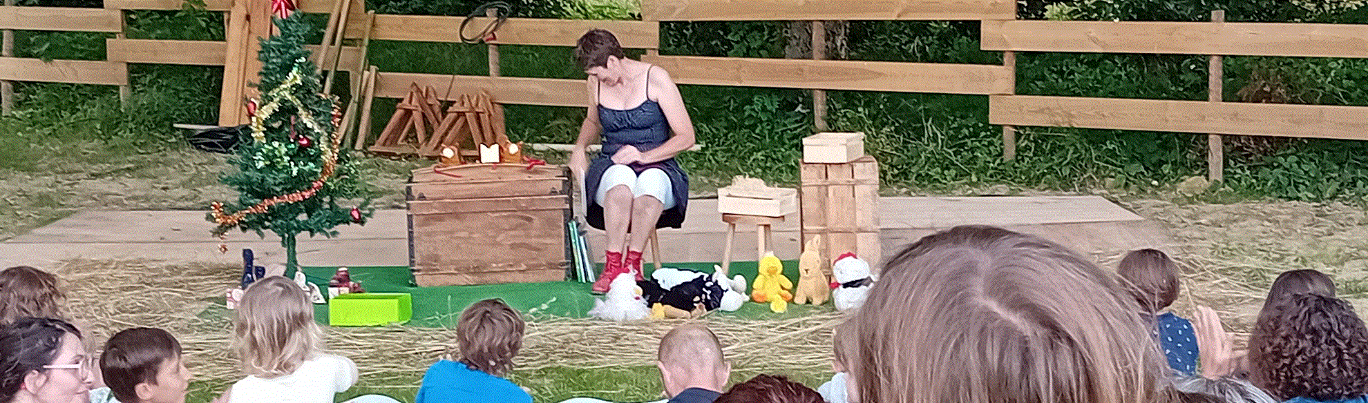 Festival d'Hastingue en plein air. Yaya la petite poule, spectacle proposé par Cécile.