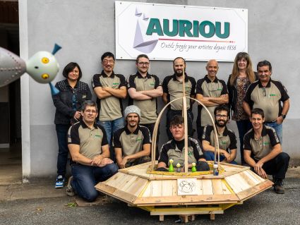 De gauche à droite :
Debouts :
Coralie, Benoît, Steven, Mika, Jean-Marc, Sandrine, Jean-Luc
Accroupis :
Michel, Charles, Antoine, Kévin
Au pilotage de la soucoupe volante (roulante ???) de L'Air du Bois :
Sabine