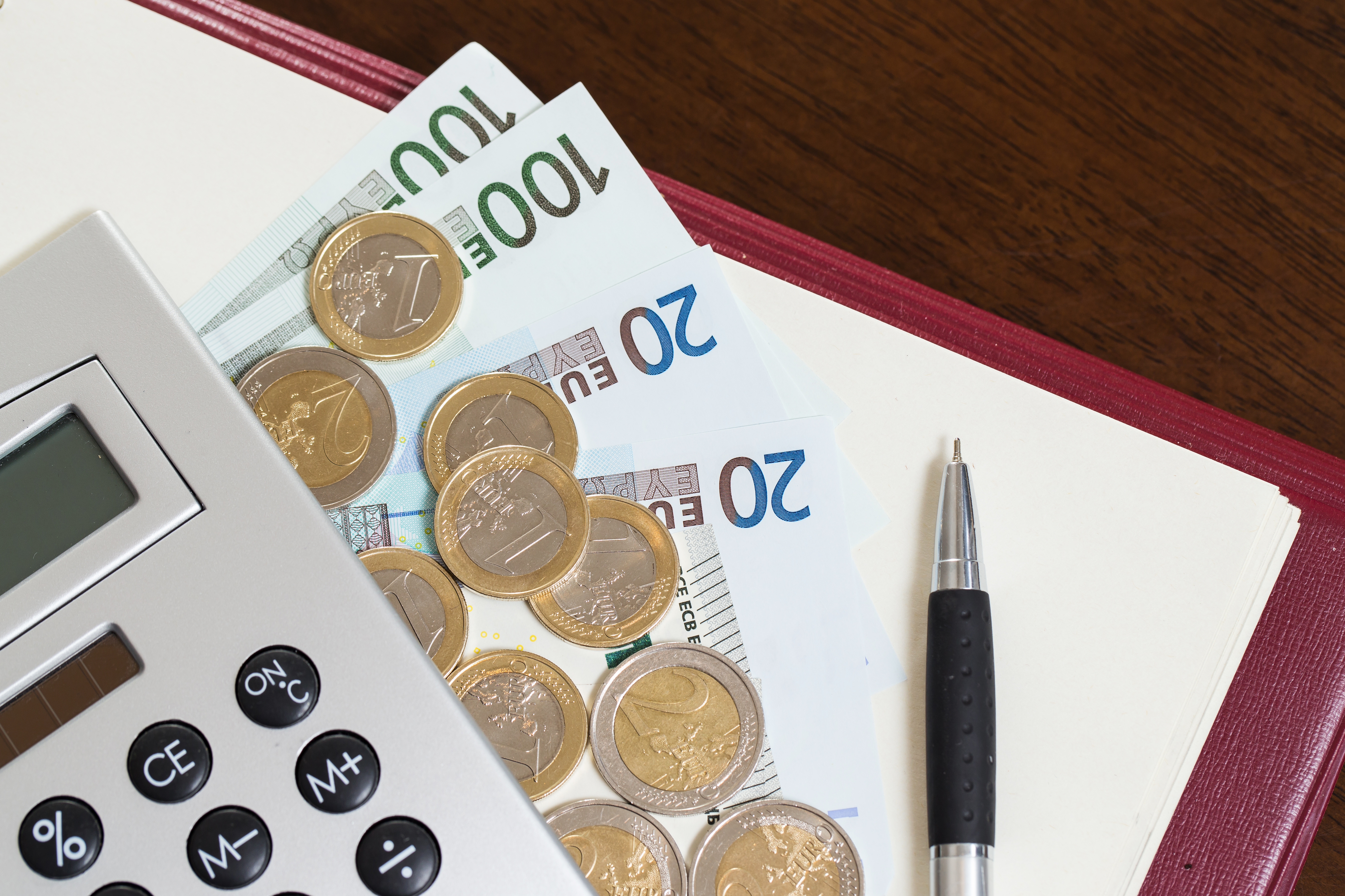Argent-bloc-notes-calculatrice-table