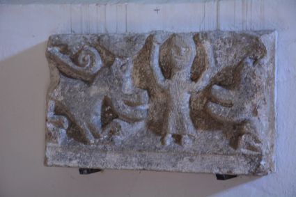Vinezac patrimoine eglise bas relief dsc 0639