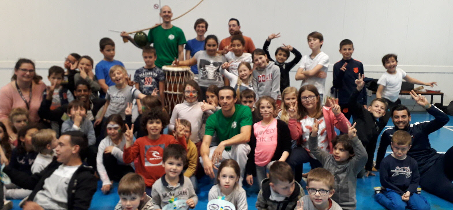 Les enfants ont apprecie cette initiation avec le groupe capoeira gingabeta 1523992467