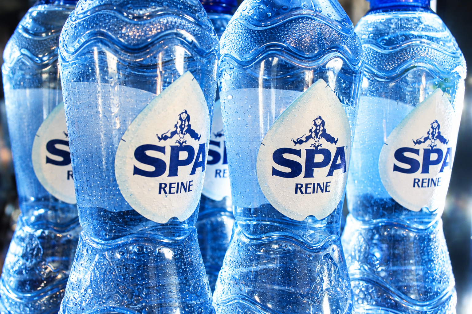 Bouteilles spa reine givrees et rafraichissantes