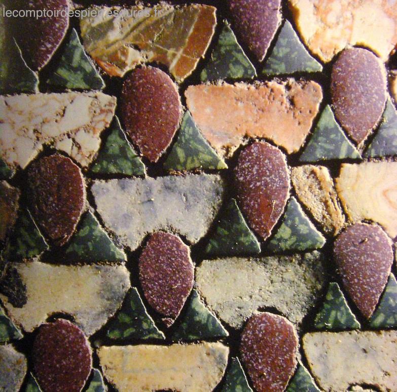 Pavement avec du porphyre vert antique de grece 01