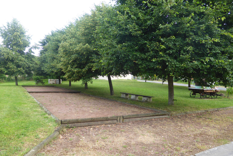 Terrains de petanque a chambon