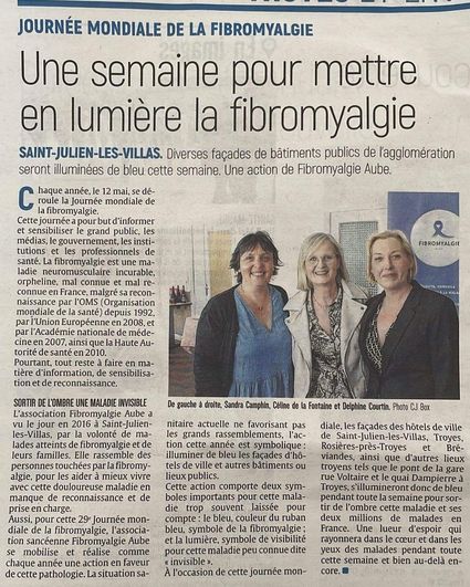 Une semaine pour mettre en lumière la fibromyalgie : Article du journal L'Est Éclair du 11 mai 2022 sur l'Association Fibromyalgie Aube pour la Journée Mondiale de la Fibromyalgie, avec l'éclairage en bleu des hôtels de ville de Troyes Champagne Métropole.