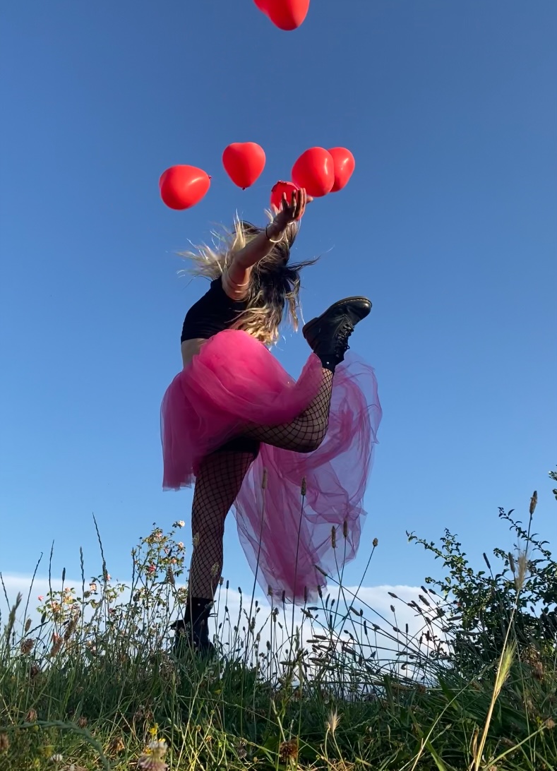 Photo du spectacle "Papier Ciseaux Forêt Oiseaux". 
Crédit photo : Loran Chourrau
