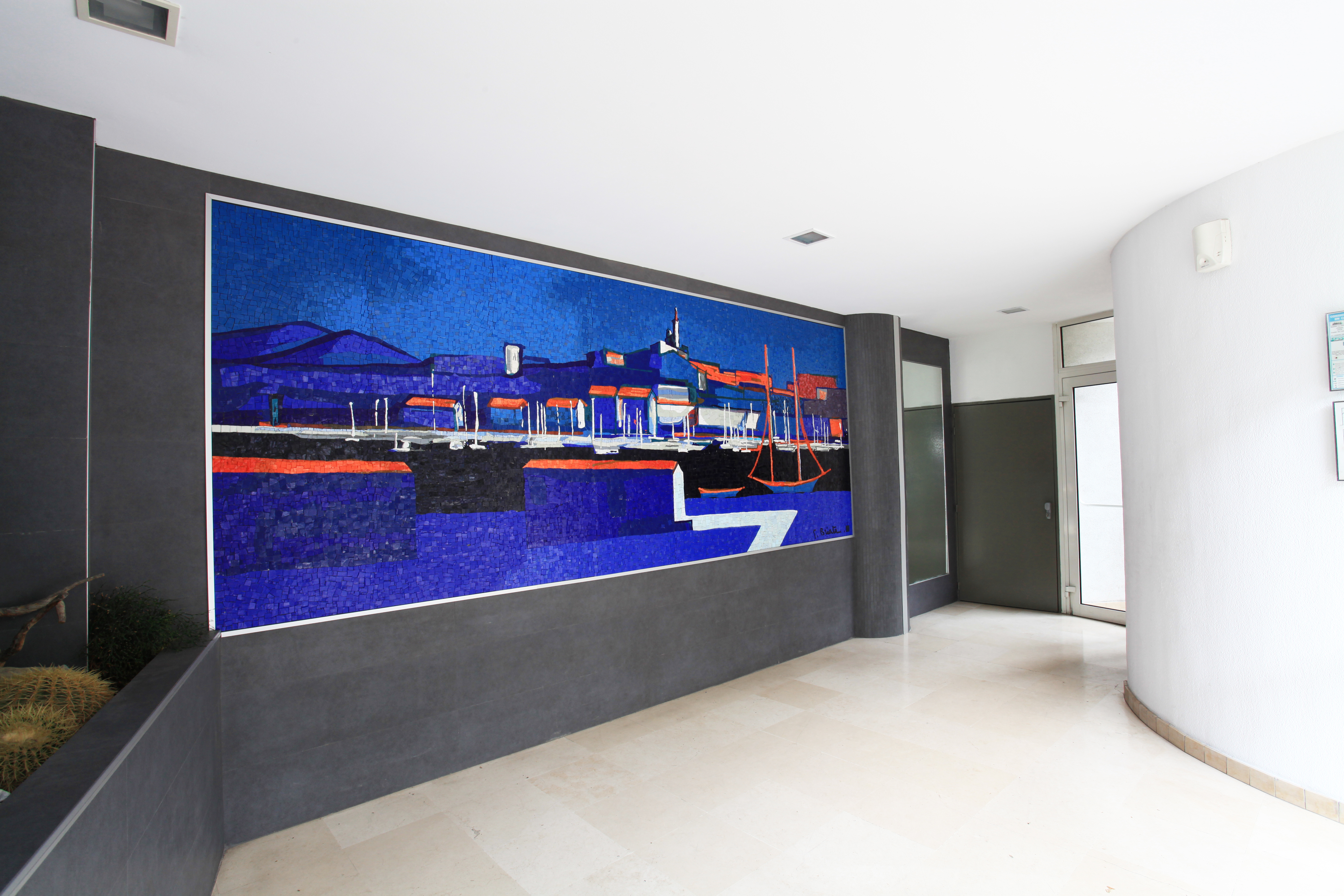  Fresque d'après carton de G. Briata. Mosaïque sur commande d'après dessin de peintre pour un syndicat de copropriété, immeuble Marseille.