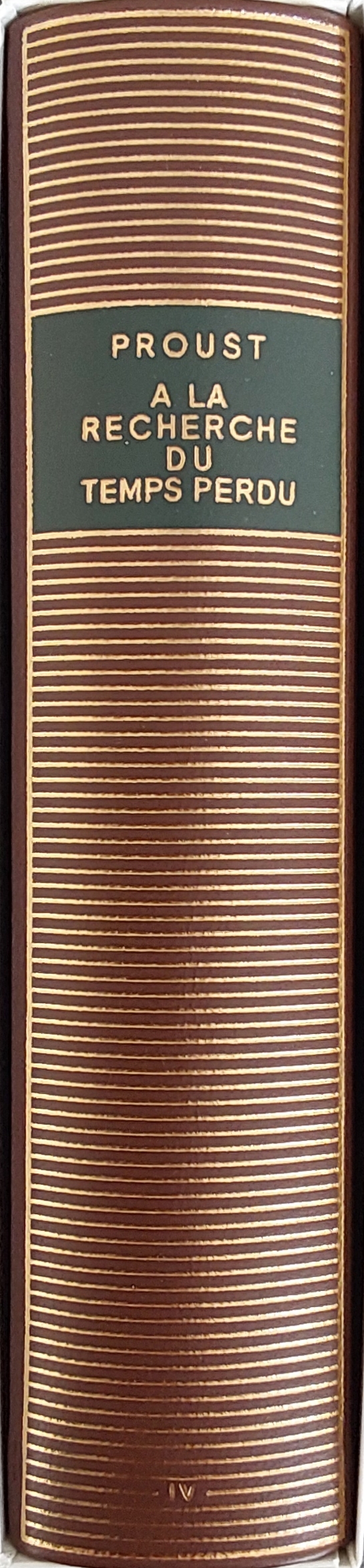 Volume 356 de Marcel Proust dans la Bibliothèque de la Pléiade.